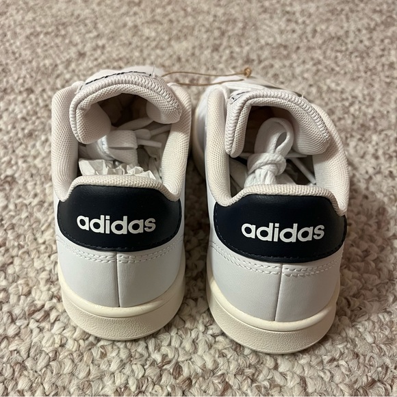 BRAND NEW ADIDAS Kids Sneakers : Size 1 1/2 - Picture 1 of 3